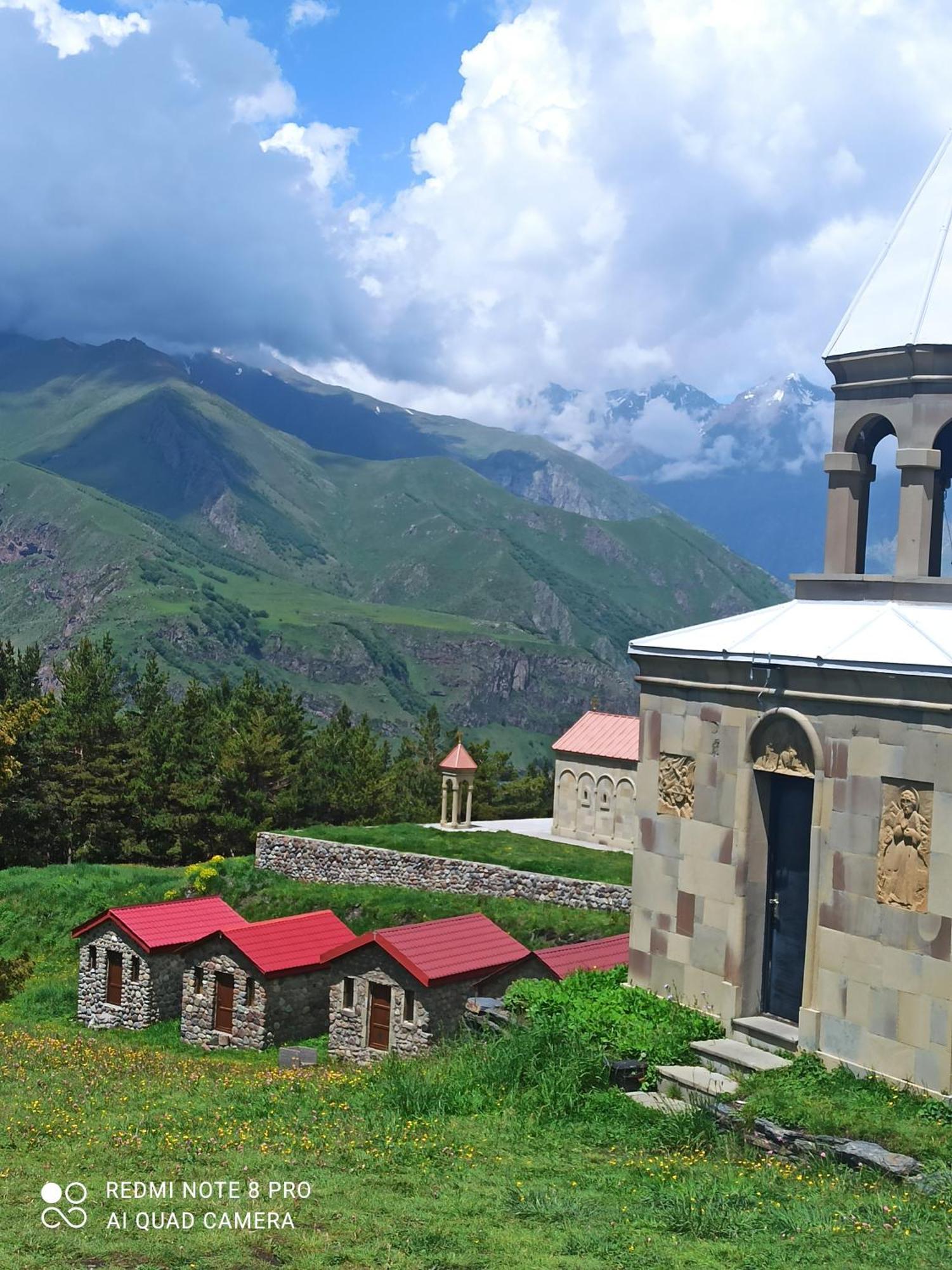 Crystal Kazbegi Hotel Екстериор снимка