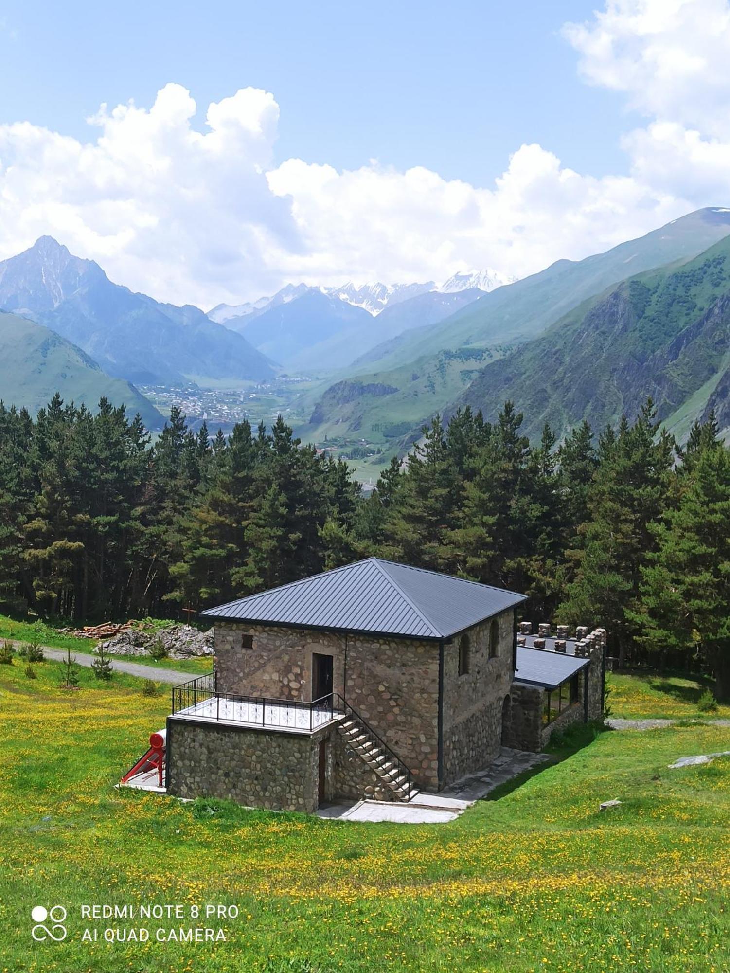 Crystal Kazbegi Hotel Екстериор снимка